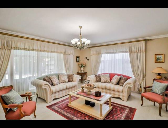 4 BEDROOM HOUSE FOR SALE IN STILBAAI-WES